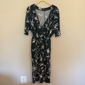 Banana Republic Navy and White Patterned Midi Dress - Size Small